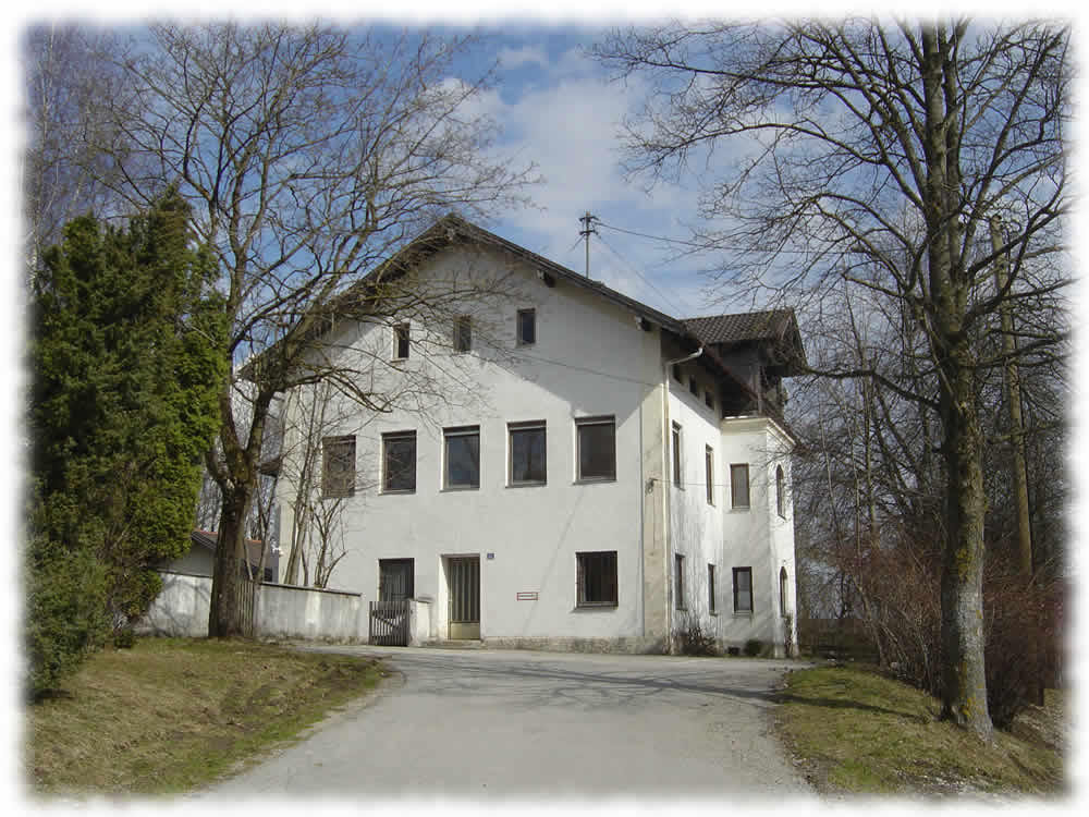 Das alte Schulhaus in Kleinhelfendorf